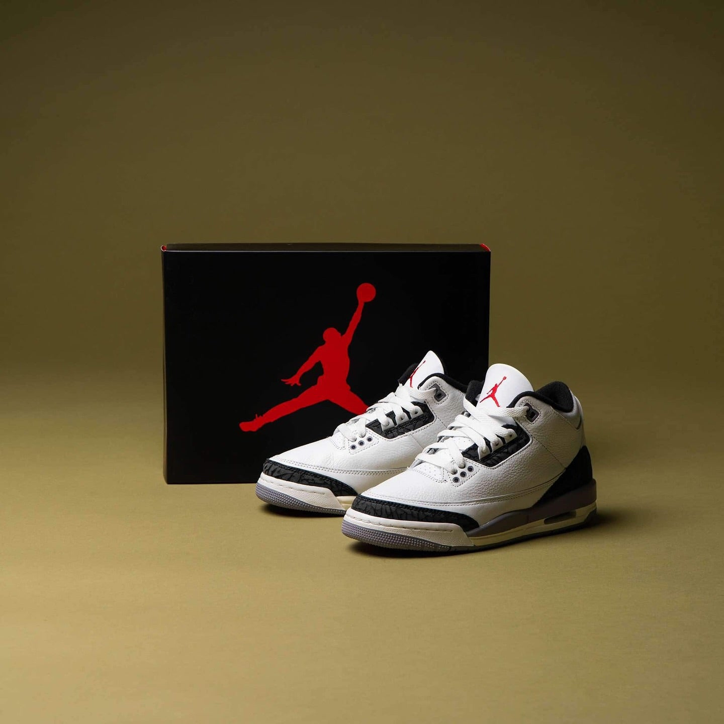 Nike Air Jordan Retro 3 Cement Grey