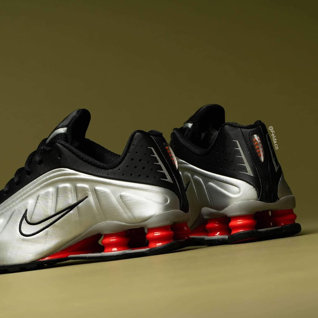 Nike Tenis Shox R4 Plateado