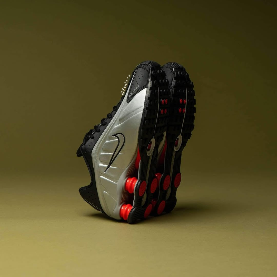 Nike Tenis Shox R4 Plateado