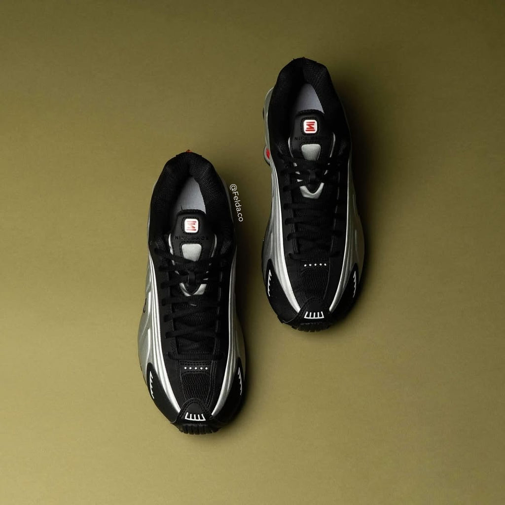 Nike Tenis Shox R4 Plateado