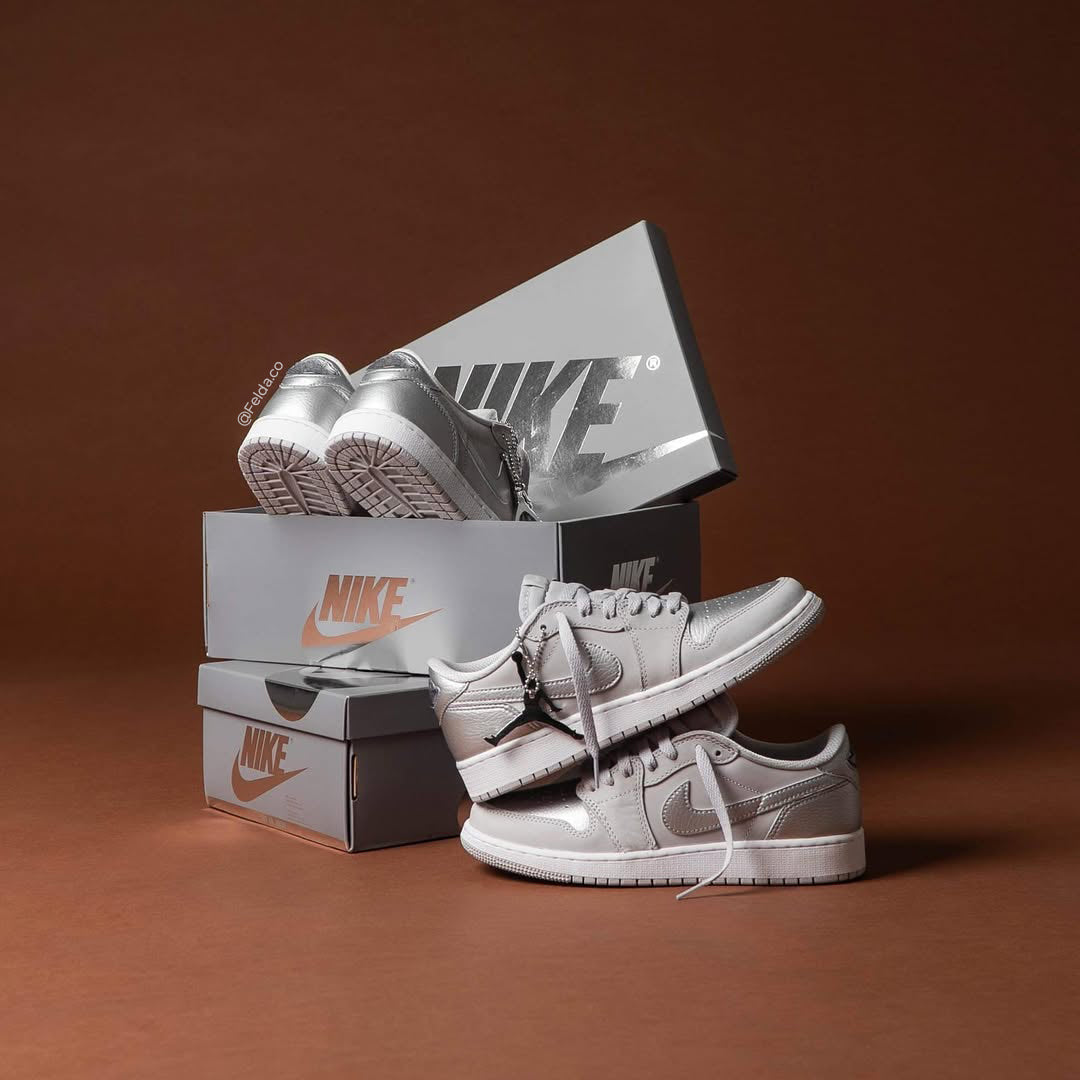 Nike Air Jordan Retro 1 Low Silver