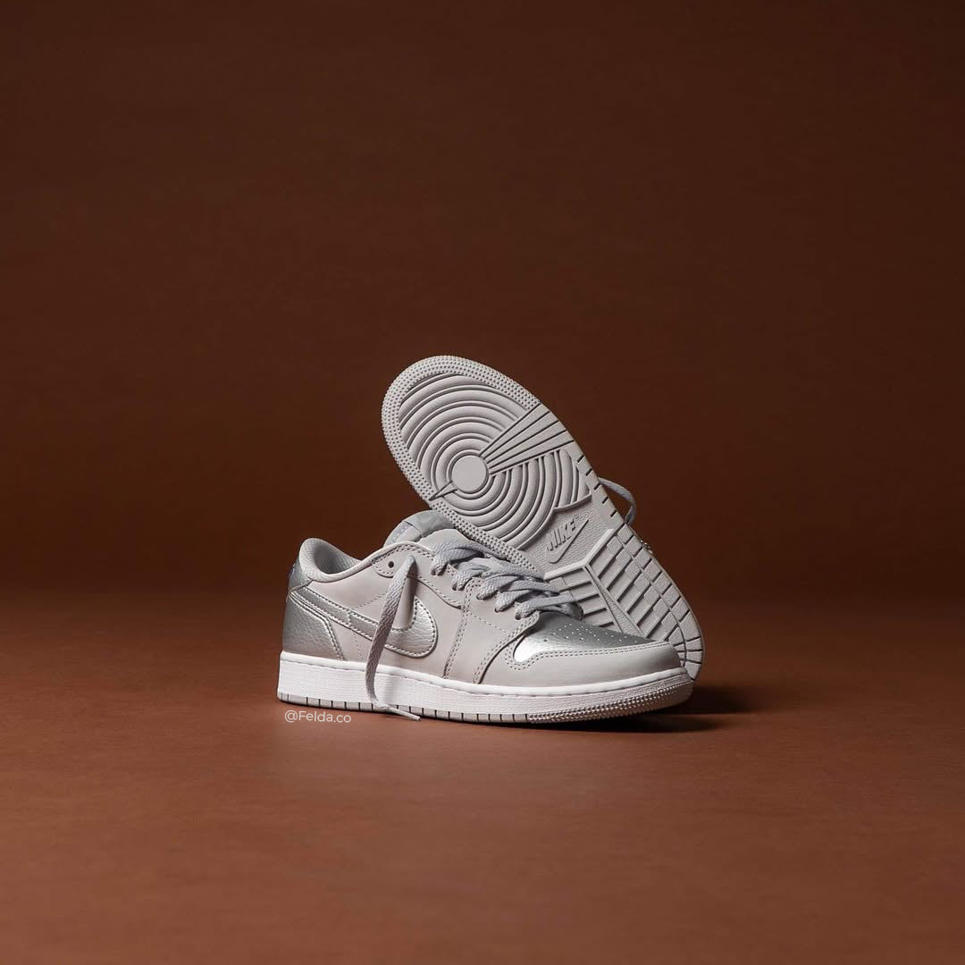 Nike Air Jordan Retro 1 Low Silver