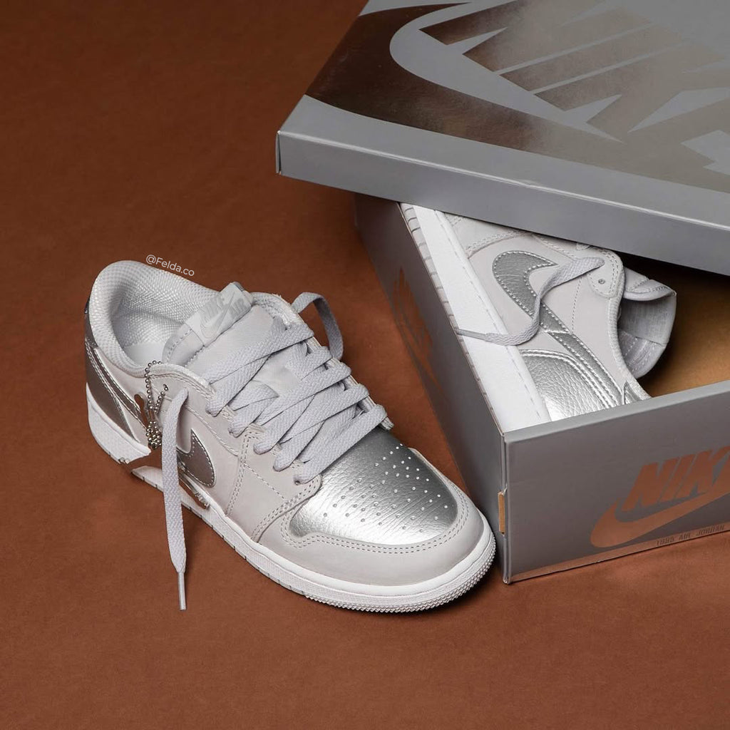 Nike Air Jordan Retro 1 Low Silver