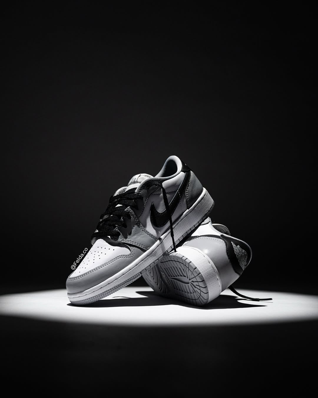 Nike Air Jordan Retro 1 Low Barons