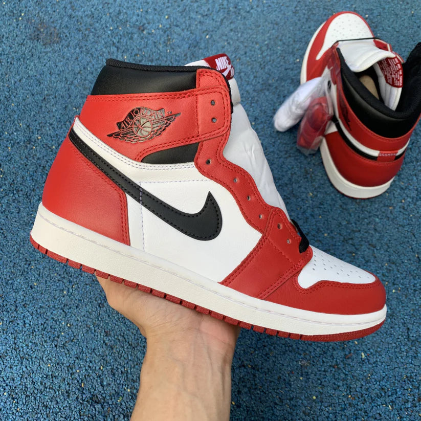 Nike Air Jordan Retro 1 High Chicago