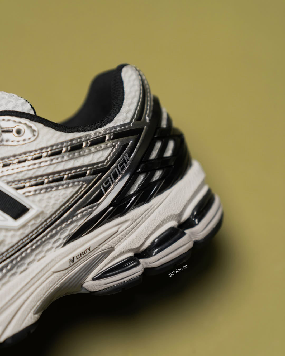 New Balance Tenis M1906 Metallic Silver