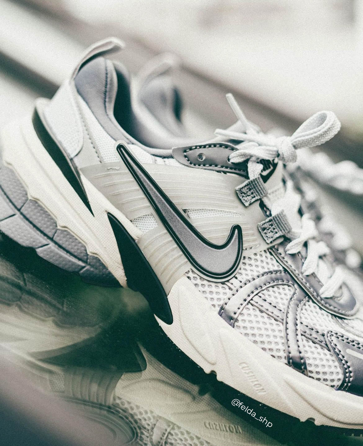 Nike V2K Run Pure Platinum Wolf Grey