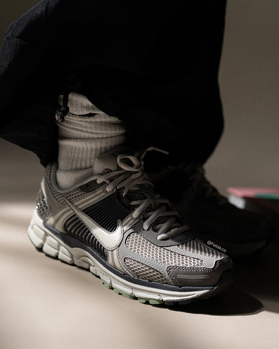 Nike Tenis Zoom Vomero 5 Cobblestone