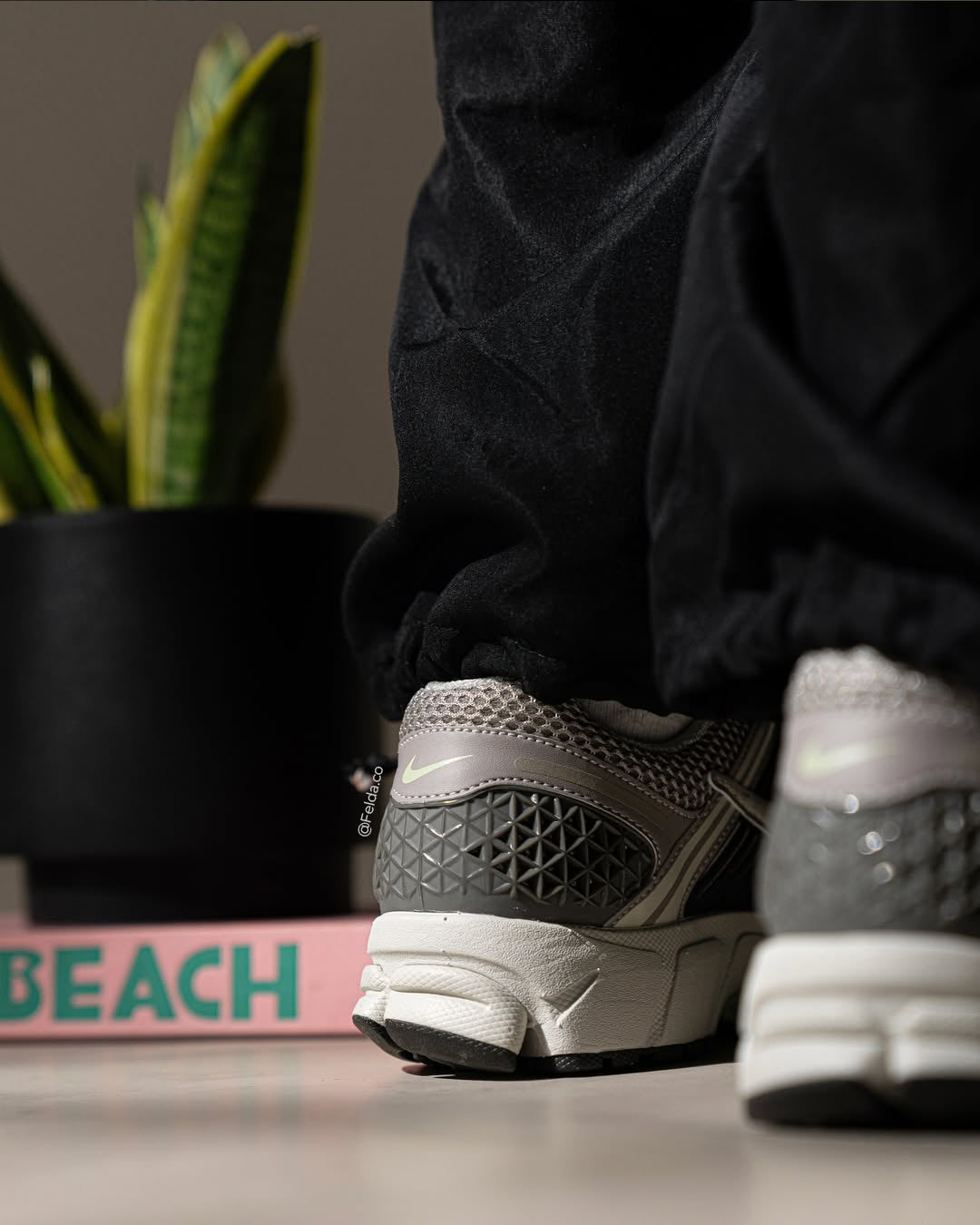 Nike Tenis Zoom Vomero 5 Cobblestone