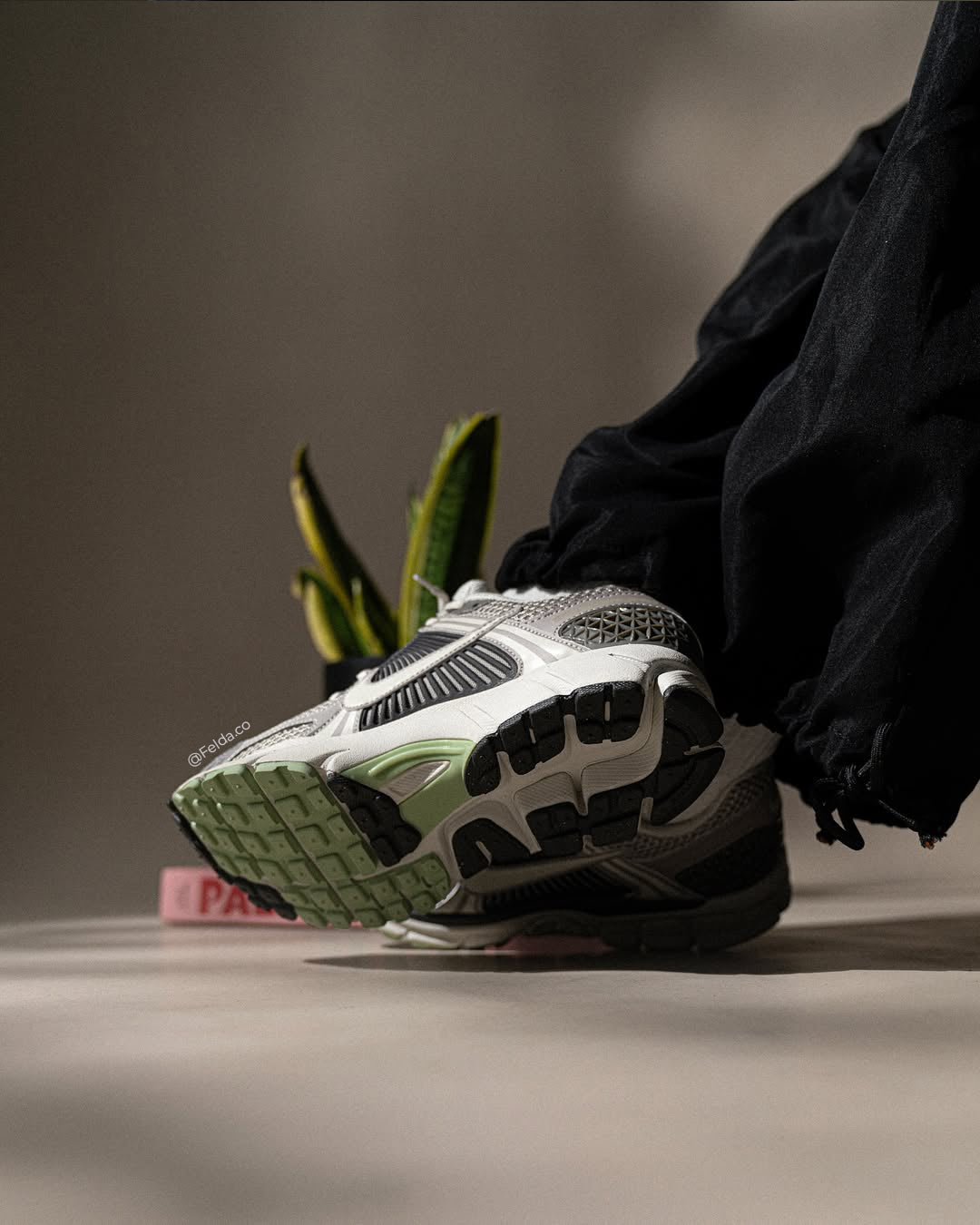 Nike Tenis Zoom Vomero 5 Cobblestone