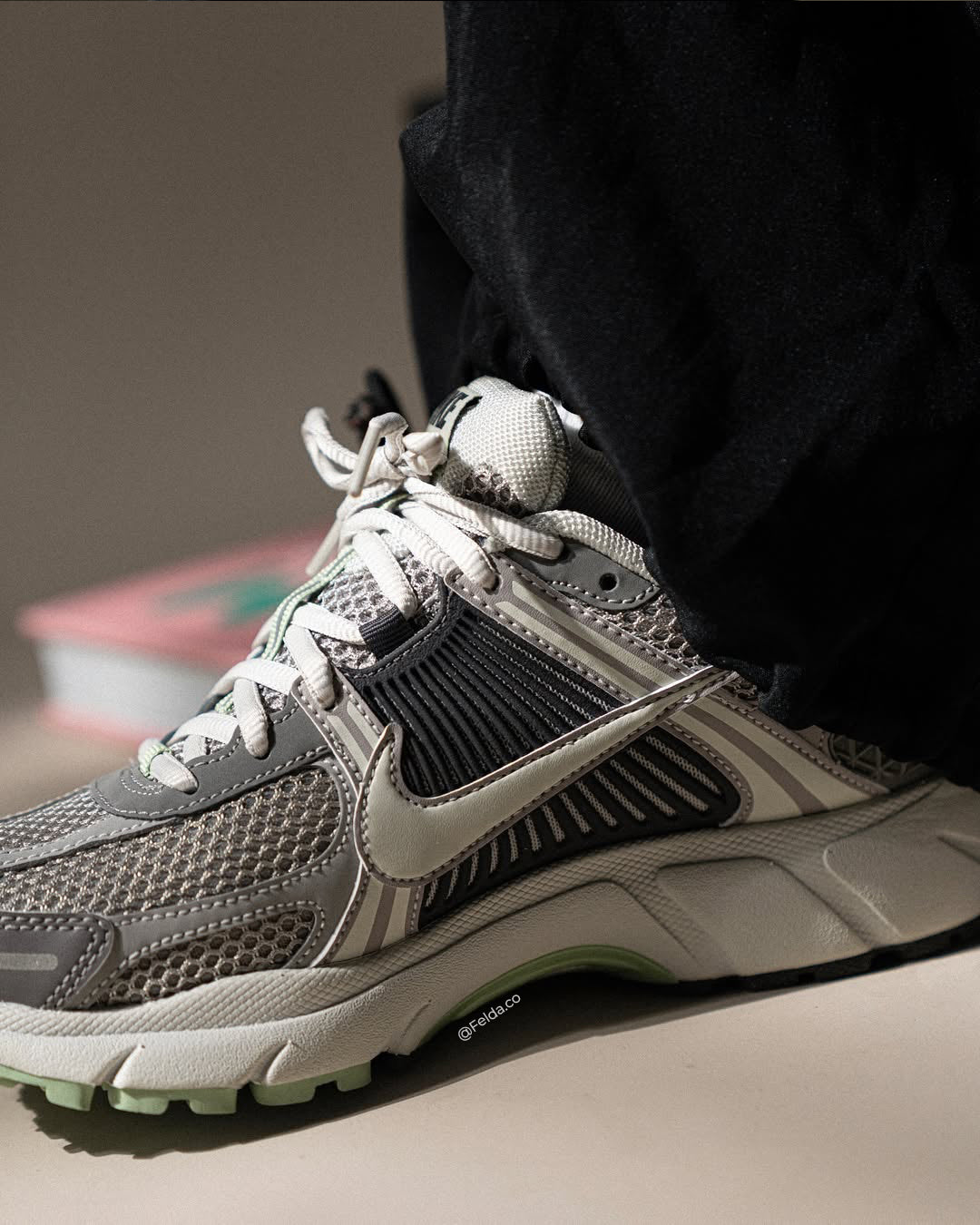 Nike Tenis Zoom Vomero 5 Cobblestone