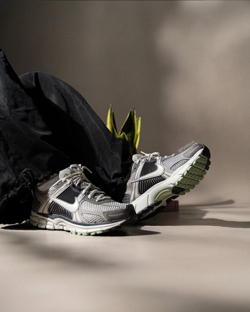 Nike Tenis Zoom Vomero 5 Cobblestone