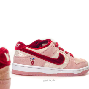 Nike SB Dunk Low Strange Love